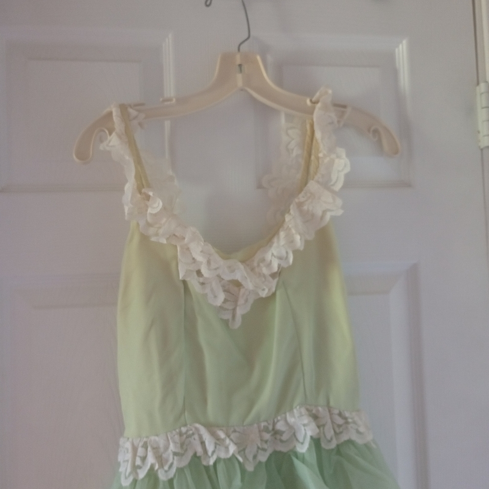 Elegant Green and White Vintage Dress Circa 1979-1980 - Picture 2 of 7